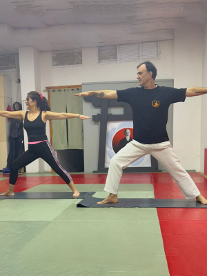 bolgesel yoga dersi karsilastirmasi bostanli yoga dersi mi nergiz yoga dersi mi