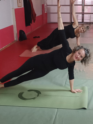 yeni baslayanlar icin ilk 4 hafta yol haritasi karsiyaka yoga dersi