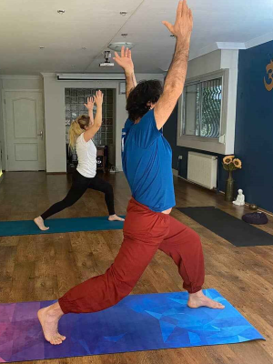 yoga nin fiziksel faydalari postur esneklik ve dayaniklilik